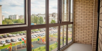 Французское остекление лоджии ПВХ-профилем