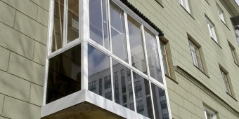 Французское остекление балкона ПВХ-профилем, тонировка