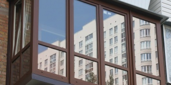 Остекление балкона ПВХ-профилем с ламинацией 